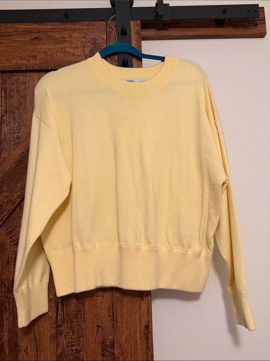 Zara Sweaters - Zara Pale Yellow Crewneck Sweater